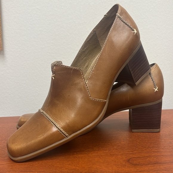 Nicole Tan Block Heels Size 7 Excellent condition - Picture 2 of 4